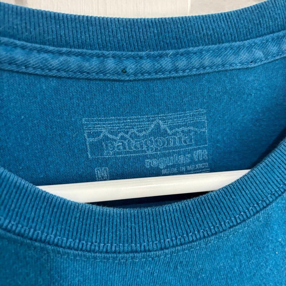 Patagonia Men’s Crew Neck Long Sleeve Logo Shirt Blue Size Medium - Picture 3 of 4